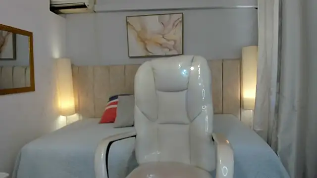 Snapshot of Ridwana_Haddad chatting on 10.29.25 Ridwana Haddad online show from 10.29.25