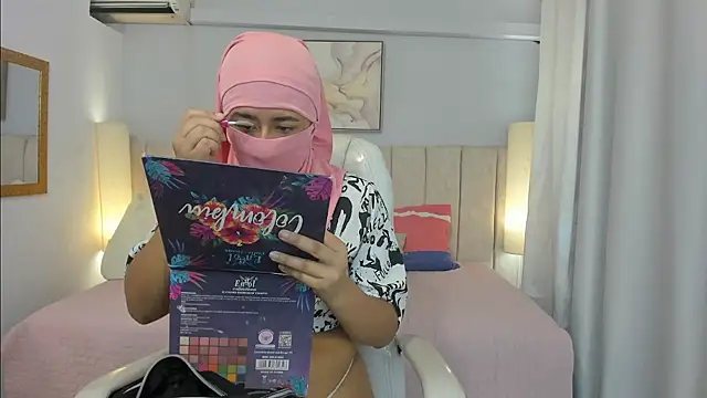 Snapshot of Ridwana_Haddad chatting on 10.30.25 Ridwana Haddad online show from 10.30.25