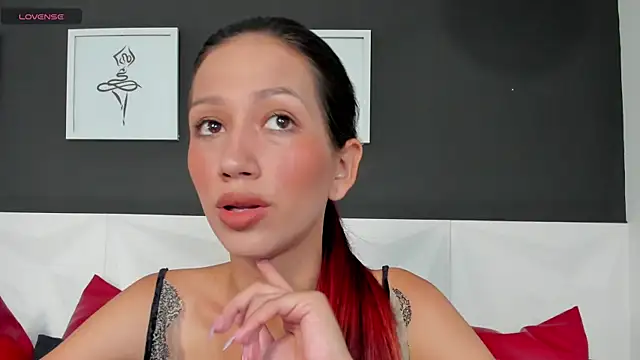 Snapshot of sofi_laane chatting on 11.22.25 sofi laane online show from 11.22.25