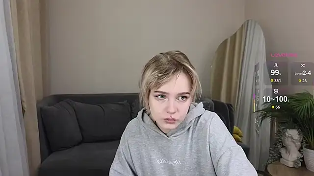 Snapshot of MayWins chatting on 11.27.25 MayWins online show from 11.27.25