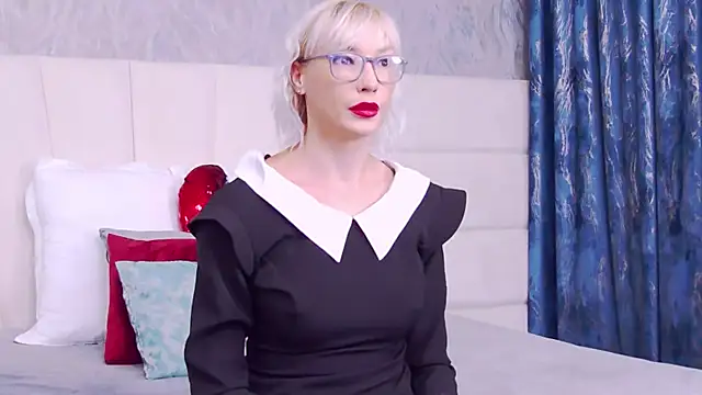 LoreneMoonlight online show from 10.10.25