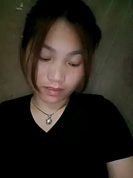 min-xinh online show from 10.18.25