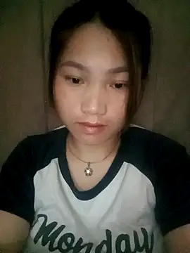 min-xinh online show from 10.21.25