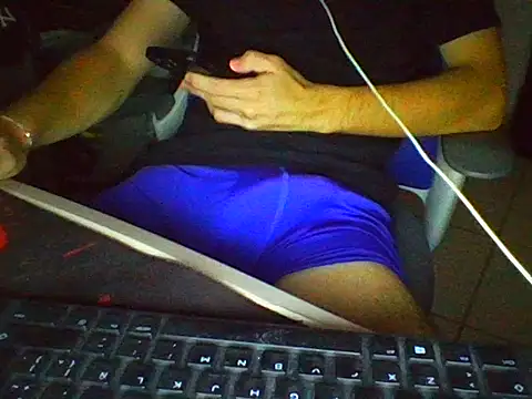 AlbertoRuiz086 online show from 10.13.25