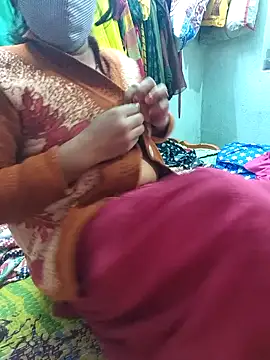 Snapshot of Desi_Lilly01 chatting on 11.25.25 Desi Lilly01 online show from 11.25.25