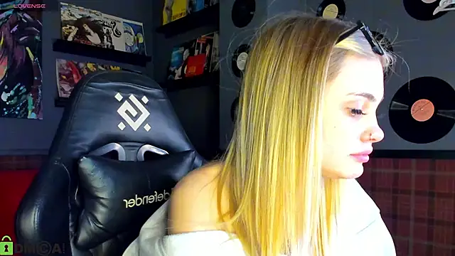 KarinaBroks online show from 01.15.26