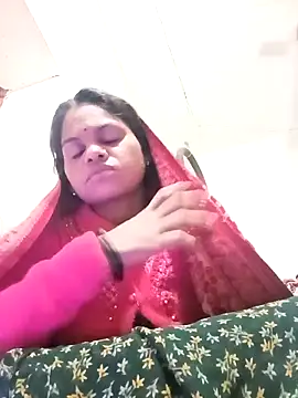 Snapshot of SHMA-77 chatting on 11.18.25 SHMA-77 online show from 11.18.25