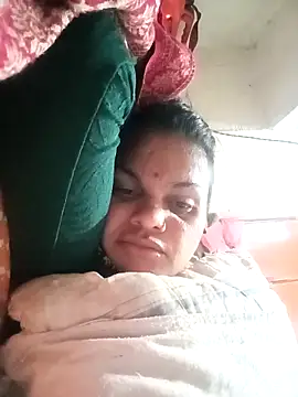 Snapshot of SHMA-77 chatting on 11.20.25 SHMA-77 online show from 11.20.25