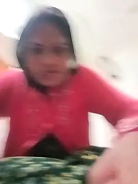 Snapshot of SHMA-77 chatting on 11.26.25 SHMA-77 online show from 11.26.25