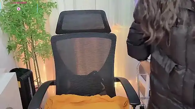 Snapshot of NEWONETO chatting on 02.09.26 NEWONETO online show from 02.09.26