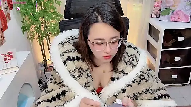 Snapshot of NEWONETO chatting on 02.12.26 NEWONETO online show from 02.12.26