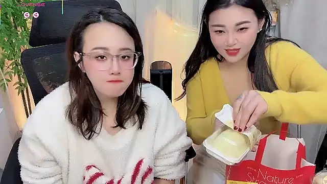 Snapshot of NEWONETO chatting on 02.13.26 NEWONETO online show from 02.13.26