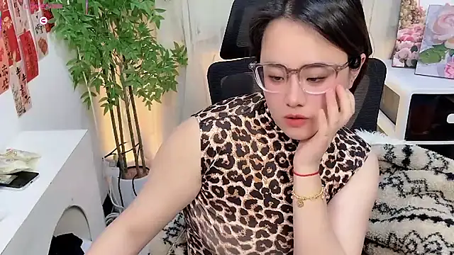 Snapshot of NEWONETO chatting on 02.24.26 NEWONETO online show from 02.24.26