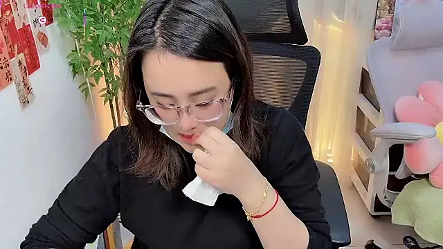 Snapshot of NEWONETO chatting on 02.25.26 NEWONETO online show from 02.25.26