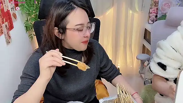 Snapshot of NEWONETO chatting on 02.26.26 NEWONETO online show from 02.26.26