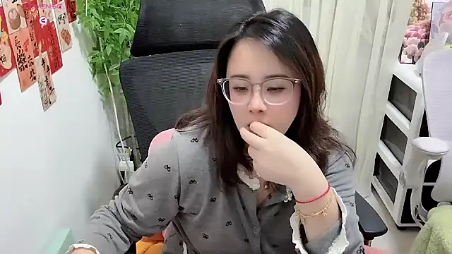 Snapshot of NEWONETO chatting on 02.28.26 NEWONETO online show from 02.28.26