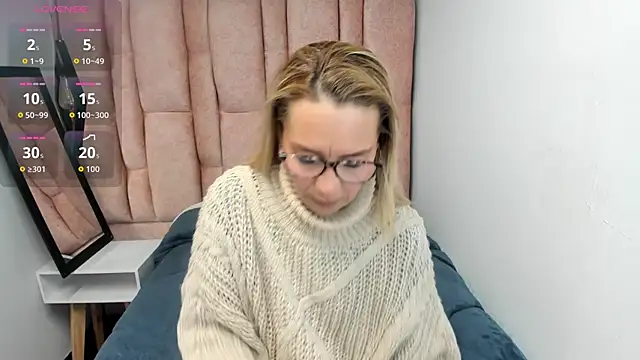Issa Milf   online show from 03.17.26