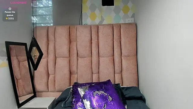 Issa Milf   online show from 03.21.26