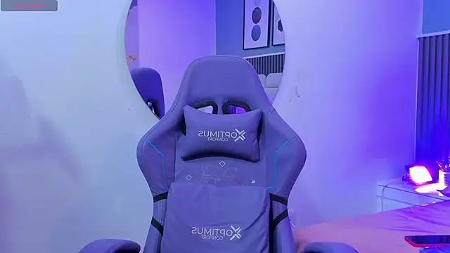 Snapshot of liz__cute chatting on 10.05.25 liz cute online show from 10.05.25