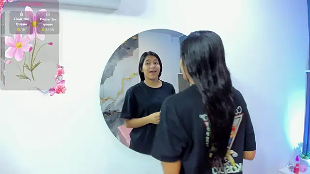 Snapshot of liz__cute chatting on 11.21.25 liz cute online show from 11.21.25