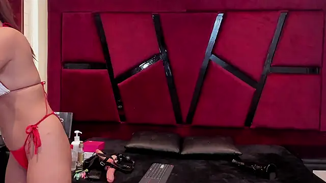 Snapshot of AmbarMonroe chatting on 11.21.25 AmbarMonroe online show from 11.21.25