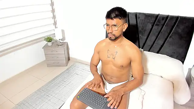 Taylormaccurdy  online show from 10.22.25