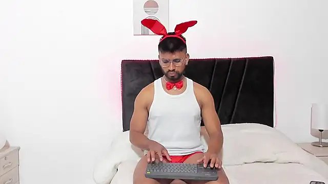 Taylormaccurdy  online show from 10.31.25