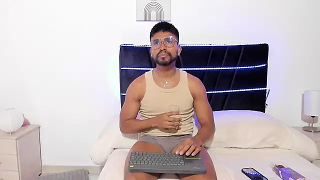 Taylormaccurdy  online show from 11.07.25