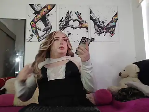 Redvelvett22 online show from 10.09.25