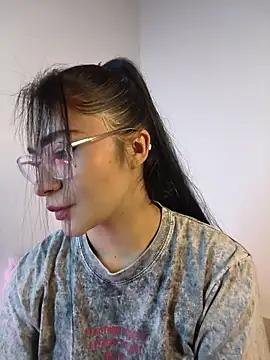 Snapshot of In-Ur-dreams chatting on 11.29.25 In-Ur-dreams online show from 11.29.25