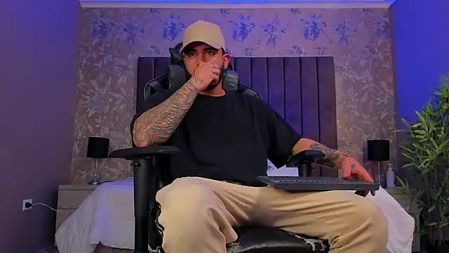 Snapshot of Dante_Dimarco chatting on 10.25.25 Dante Dimarco online show from 10.25.25