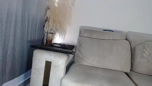 Snapshot of Adrew_fox chatting on 10.15.25 Adrew fox online show from 10.15.25