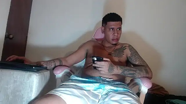 Snapshot of Adrew_fox chatting on 10.27.25 Adrew fox online show from 10.27.25