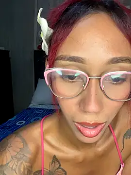 Snapshot of Zasha_Romero chatting on 10.21.25 Zasha Romero online show from 10.21.25