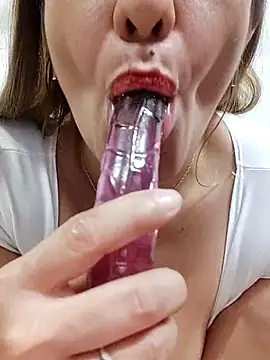 Snapshot of kata_77 chatting on 09.30.25 kata 77 online show from 09.30.25