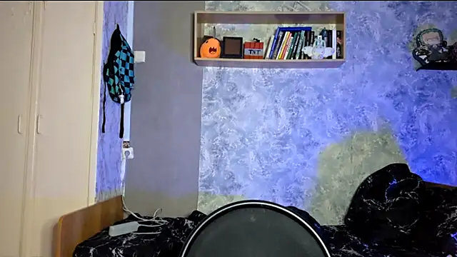 Snapshot of Beeping_Creature chatting on 11.23.25 Beeping Creature online show from 11.23.25