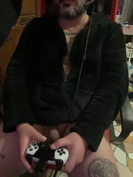 Snapshot of marcotatuatooo chatting on 12.21.25 marcotatuatooo online show from 12.21.25