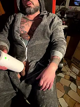 Snapshot of marcotatuatooo chatting on 01.08.26 marcotatuatooo online show from 01.08.26