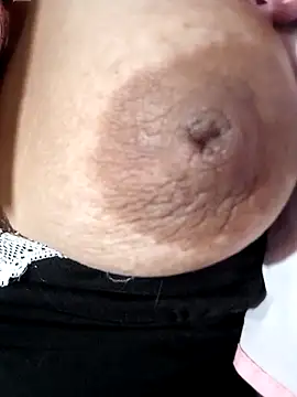 Hotmommax online show from 02.11.26