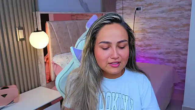 Snapshot of lila_cute1 chatting on 10.24.25 lila cute1 online show from 10.24.25