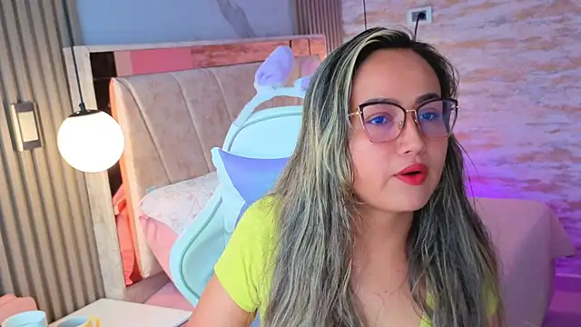 Snapshot of lila_cute1 chatting on 10.25.25 lila cute1 online show from 10.25.25