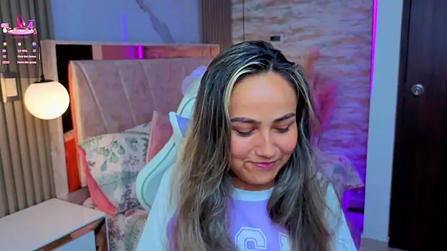 Snapshot of lila_cute1 chatting on 11.16.25 lila cute1 online show from 11.16.25