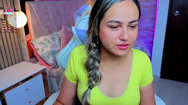 Snapshot of lila_cute1 chatting on 11.17.25 lila cute1 online show from 11.17.25