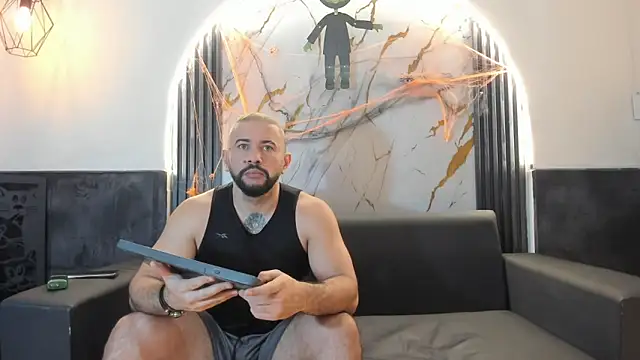 Snapshot of isaac_franko chatting on 10.27.25 isaac franko online show from 10.27.25