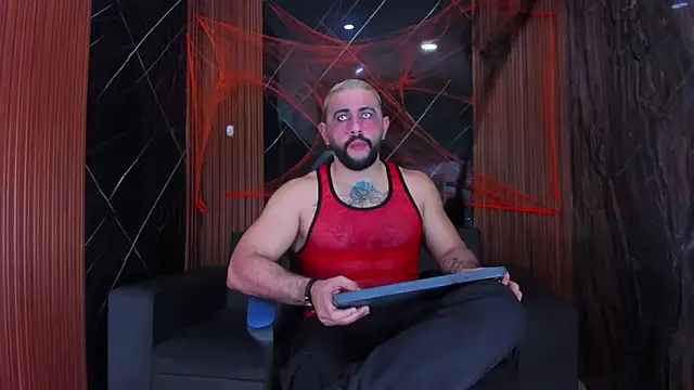 Snapshot of isaac_franko chatting on 10.31.25 isaac franko online show from 10.31.25