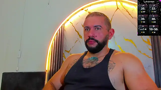 Snapshot of isaac_franko chatting on 11.04.25 isaac franko online show from 11.04.25