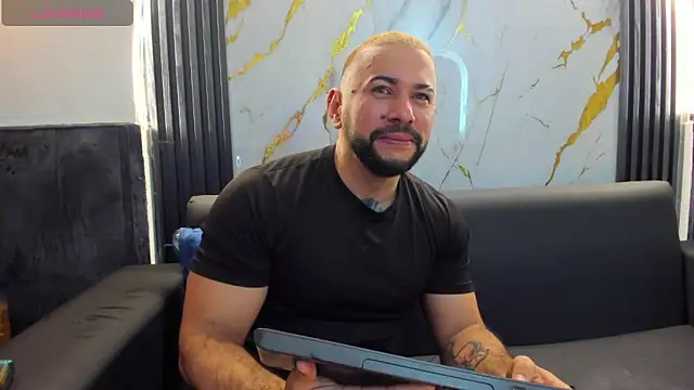 Snapshot of isaac_franko chatting on 11.08.25 isaac franko online show from 11.08.25