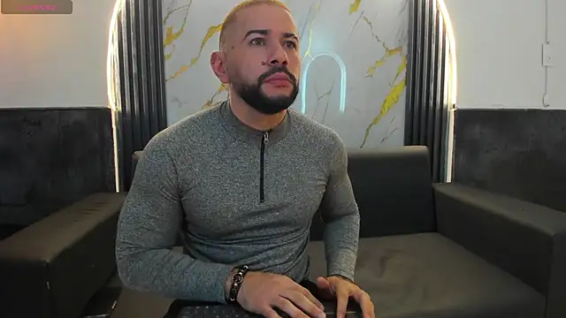 Snapshot of isaac_franko chatting on 11.10.25 isaac franko online show from 11.10.25