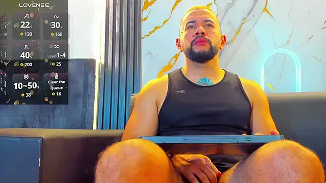 Snapshot of isaac_franko chatting on 11.11.25 isaac franko online show from 11.11.25