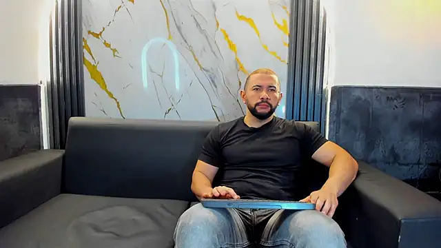 Snapshot of isaac_franko chatting on 11.17.25 isaac franko online show from 11.17.25